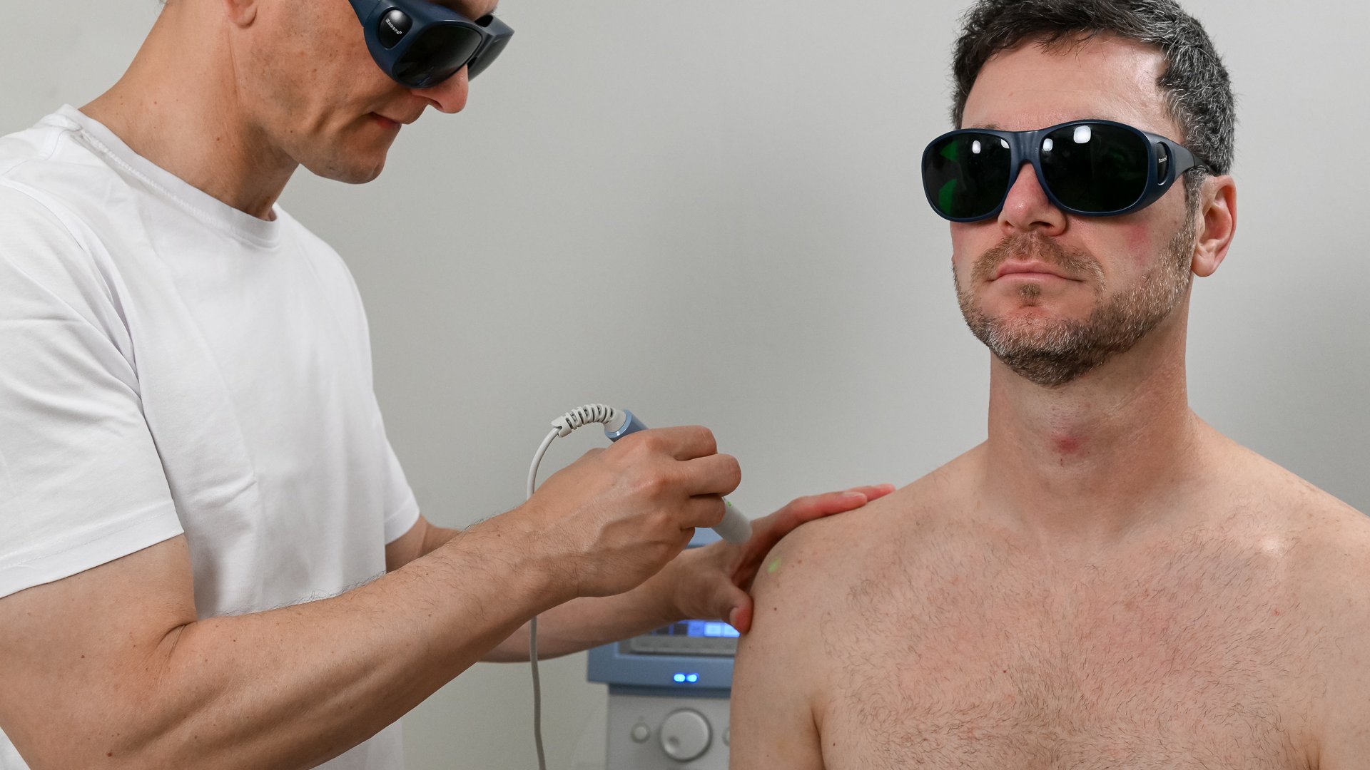 Laserka terapija v ambulanti fizioterapija Roman Ljubljana